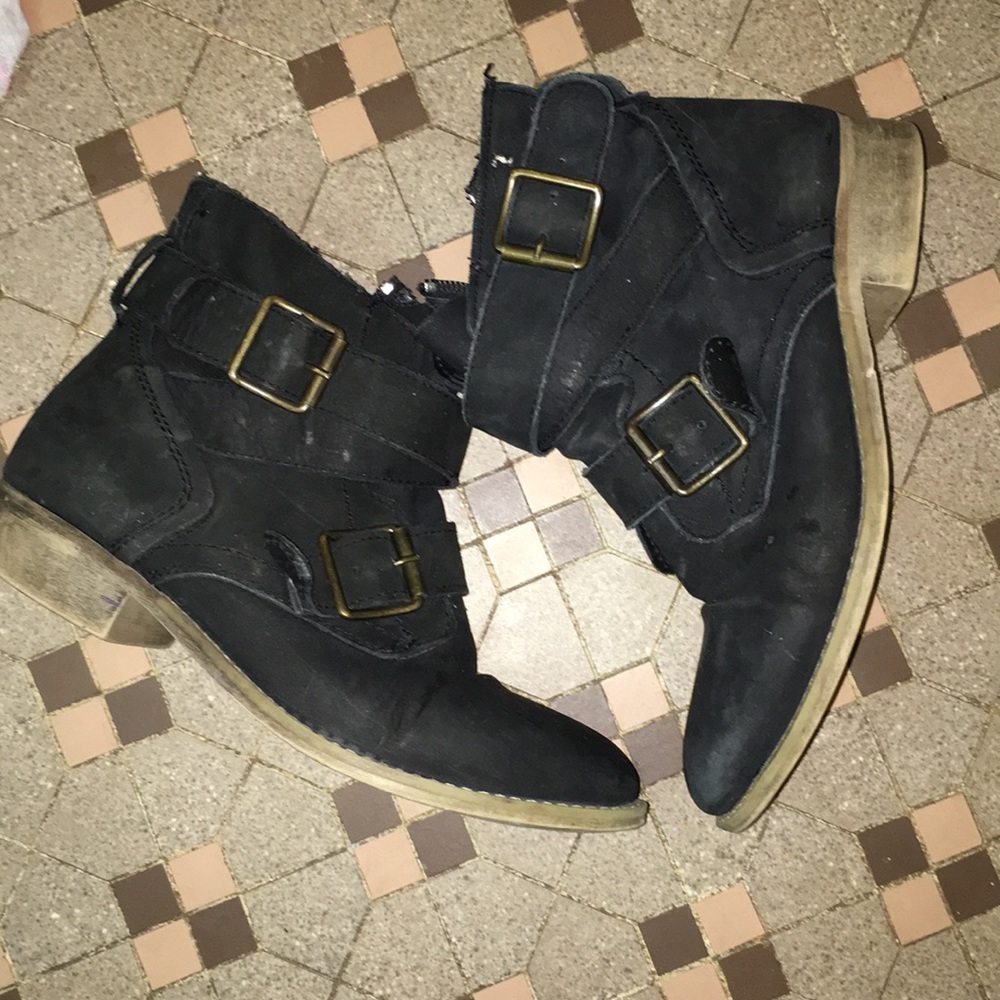 FINAL SALE Steve Madden black booties